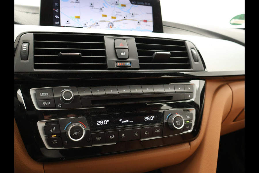 BMW 3 Serie Touring 318i AUT. LUXURY EDITION + LEDER | STOELVERW. | NAVIGATIE