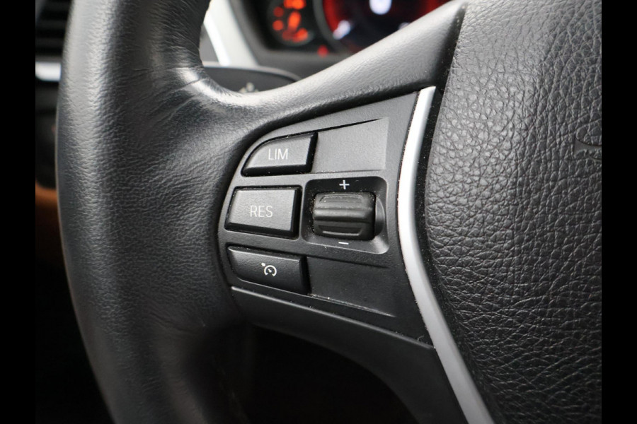 BMW 3 Serie Touring 318i AUT. LUXURY EDITION + LEDER | STOELVERW. | NAVIGATIE