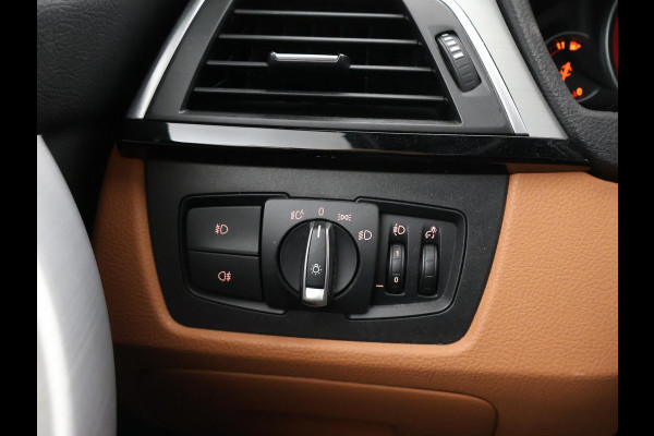 BMW 3 Serie Touring 318i AUT. LUXURY EDITION + LEDER | STOELVERW. | NAVIGATIE