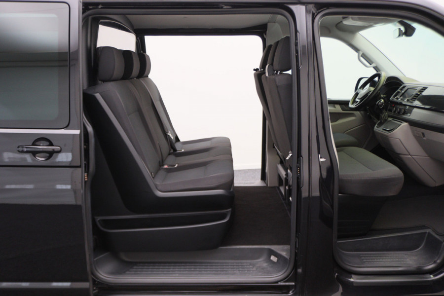 Volkswagen Transporter 2.0 TDI DSG L2H1 DC Highline 2x Schuifdeur, ACC, Apple Carplay, Bluetooth, LED, PDC, Trekhaak, 19''
