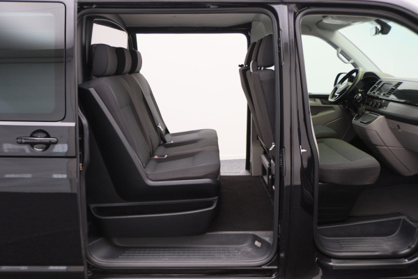 Volkswagen Transporter 2.0 TDI DSG L2H1 DC Highline 2x Schuifdeur, ACC, Apple Carplay, Bluetooth, LED, PDC, Trekhaak, 19''