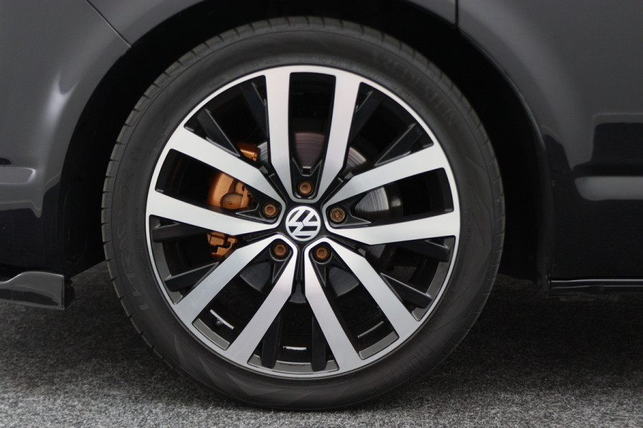 Volkswagen Transporter 2.0 TDI DSG L2H1 DC Highline 2x Schuifdeur, ACC, Apple Carplay, Bluetooth, LED, PDC, Trekhaak, 19''