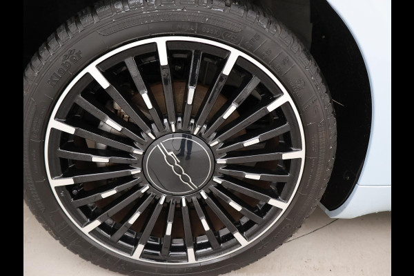 Fiat 500C 42 kWh Aut. *CELESTIAL BLUE* + STOELVERW. | CAMERA | 17 INCH | APPLE CARPLAY