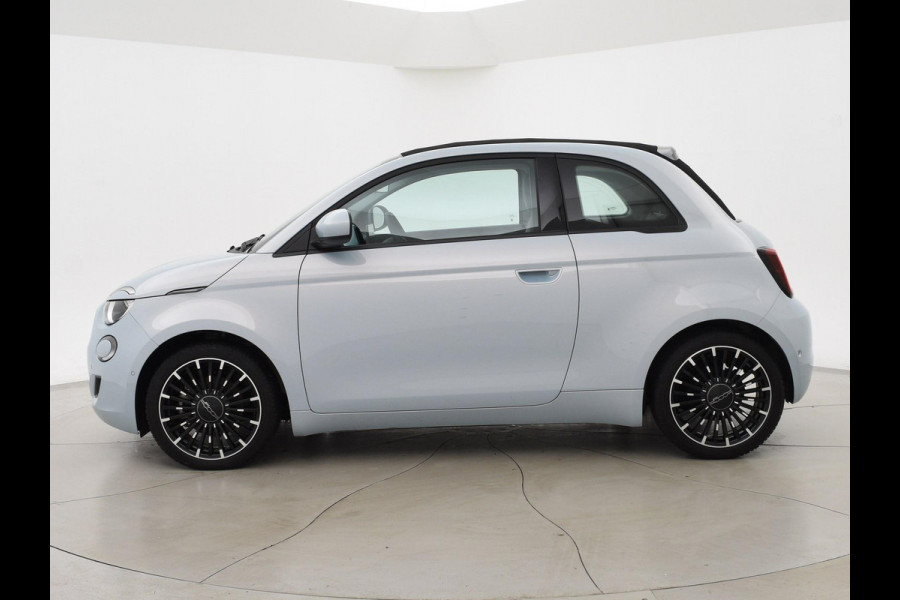 Fiat 500C 42 kWh Aut. *CELESTIAL BLUE* + STOELVERW. | CAMERA | 17 INCH | APPLE CARPLAY
