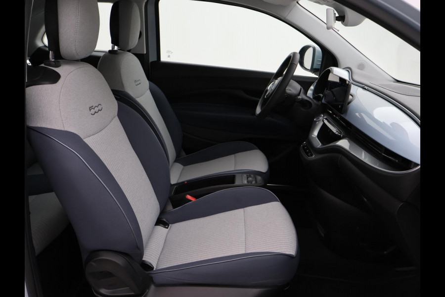 Fiat 500C 42 kWh Aut. *CELESTIAL BLUE* + STOELVERW. | CAMERA | 17 INCH | APPLE CARPLAY