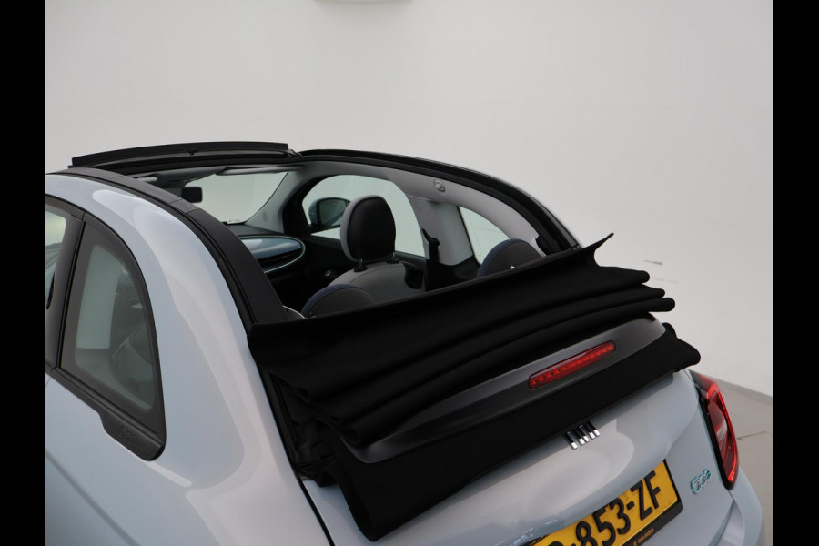 Fiat 500C 42 kWh Aut. *CELESTIAL BLUE* + STOELVERW. | CAMERA | 17 INCH | APPLE CARPLAY
