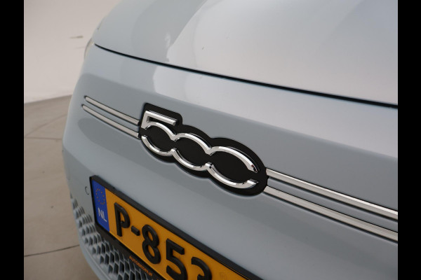 Fiat 500C 42 kWh Aut. *CELESTIAL BLUE* + STOELVERW. | CAMERA | 17 INCH | APPLE CARPLAY