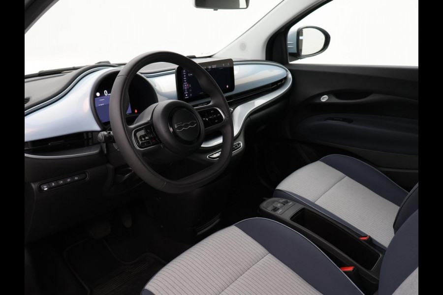 Fiat 500C 42 kWh Aut. *CELESTIAL BLUE* + STOELVERW. | CAMERA | 17 INCH | APPLE CARPLAY