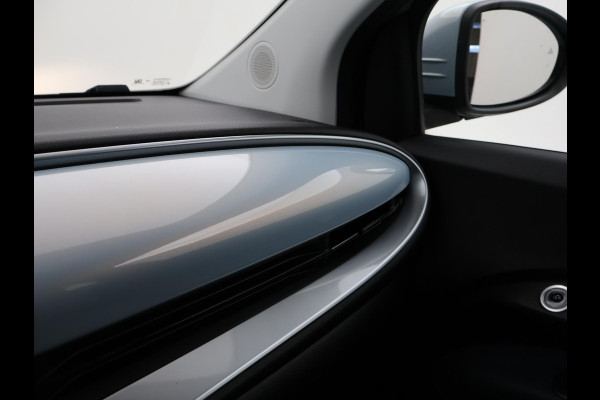 Fiat 500C 42 kWh Aut. *CELESTIAL BLUE* + STOELVERW. | CAMERA | 17 INCH | APPLE CARPLAY