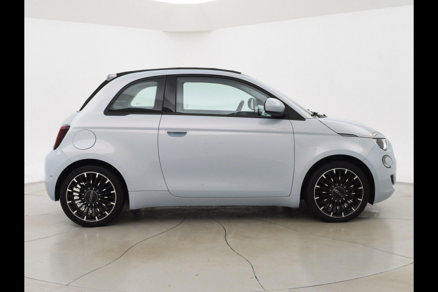 Fiat 500C 42 kWh Aut. *CELESTIAL BLUE* + STOELVERW. | CAMERA | 17 INCH | APPLE CARPLAY