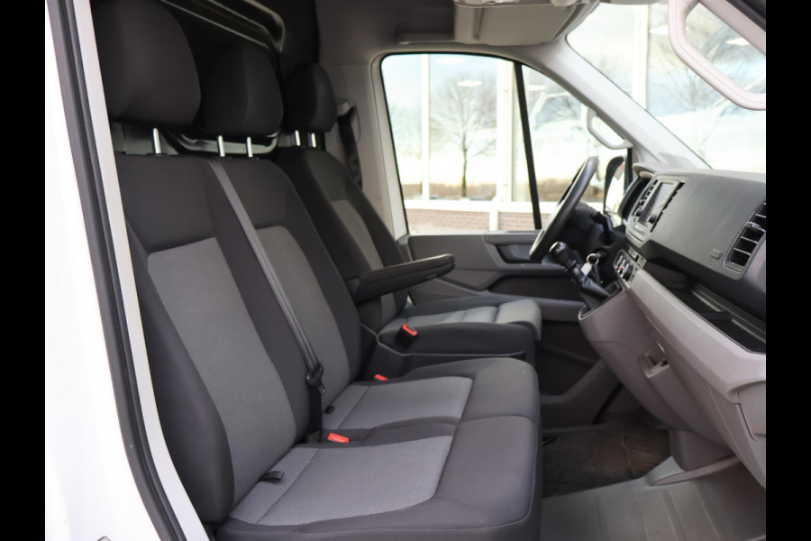 Volkswagen Crafter 35 2.0 TDI 140 PK L3H3 + WERKPLAATS INRICHTING + TREKHAAK 3000 KG | CAMERA | DAB | APPLE CARPLAY