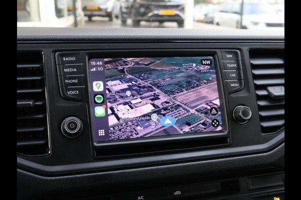 Volkswagen Crafter 35 2.0 TDI 140 PK L3H3 + WERKPLAATS INRICHTING + TREKHAAK 3000 KG | CAMERA | DAB | APPLE CARPLAY