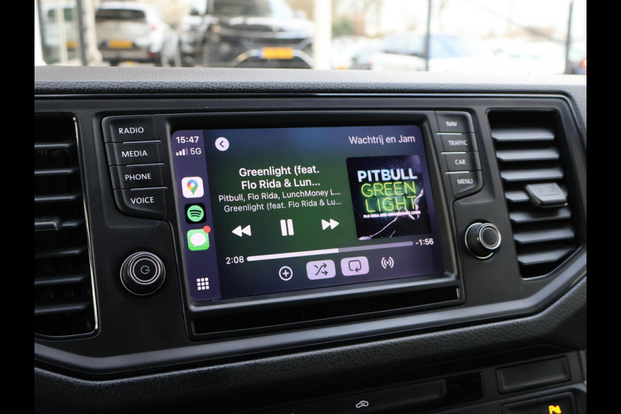 Volkswagen Crafter 35 2.0 TDI 140 PK L3H3 + WERKPLAATS INRICHTING + TREKHAAK 3000 KG | CAMERA | DAB | APPLE CARPLAY