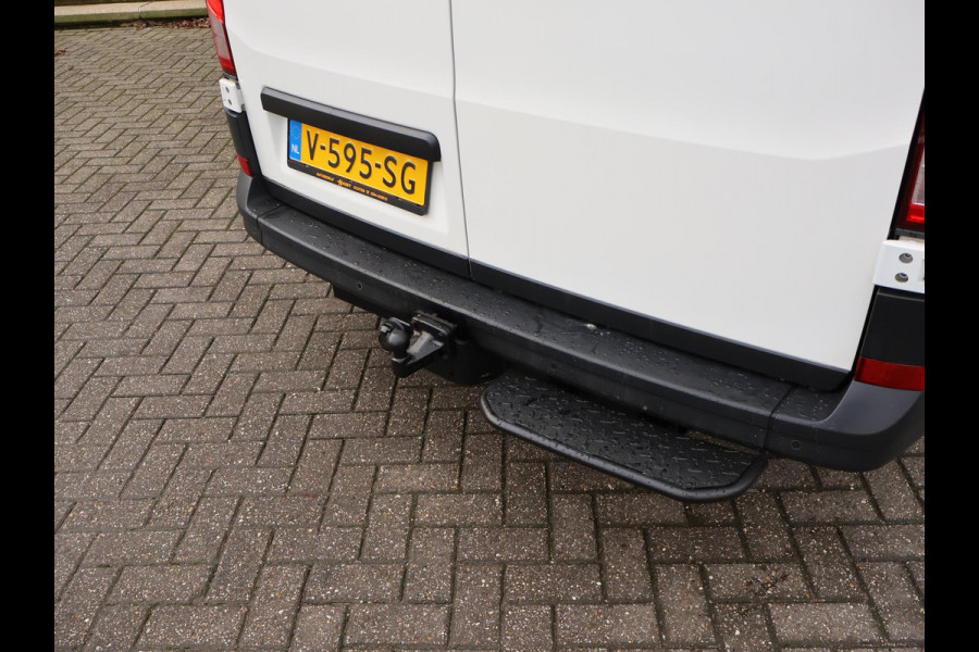 Volkswagen Crafter 35 2.0 TDI 140 PK L3H3 + WERKPLAATS INRICHTING + TREKHAAK 3000 KG | CAMERA | DAB | APPLE CARPLAY