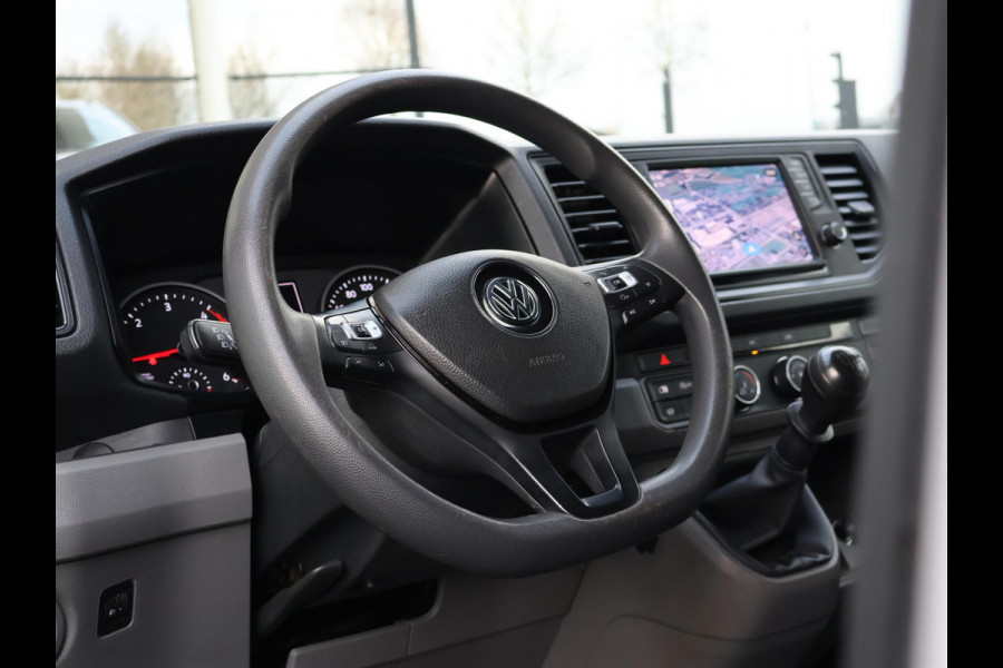 Volkswagen Crafter 35 2.0 TDI 140 PK L3H3 + WERKPLAATS INRICHTING + TREKHAAK 3000 KG | CAMERA | DAB | APPLE CARPLAY