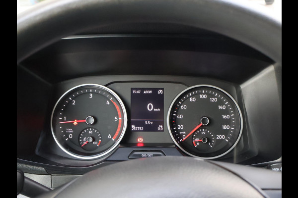 Volkswagen Crafter 35 2.0 TDI 140 PK L3H3 + WERKPLAATS INRICHTING + TREKHAAK 3000 KG | CAMERA | DAB | APPLE CARPLAY