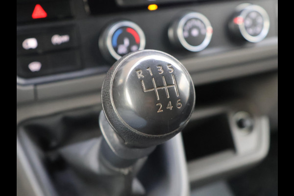 Volkswagen Crafter 35 2.0 TDI 140 PK L3H3 + WERKPLAATS INRICHTING + TREKHAAK 3000 KG | CAMERA | DAB | APPLE CARPLAY