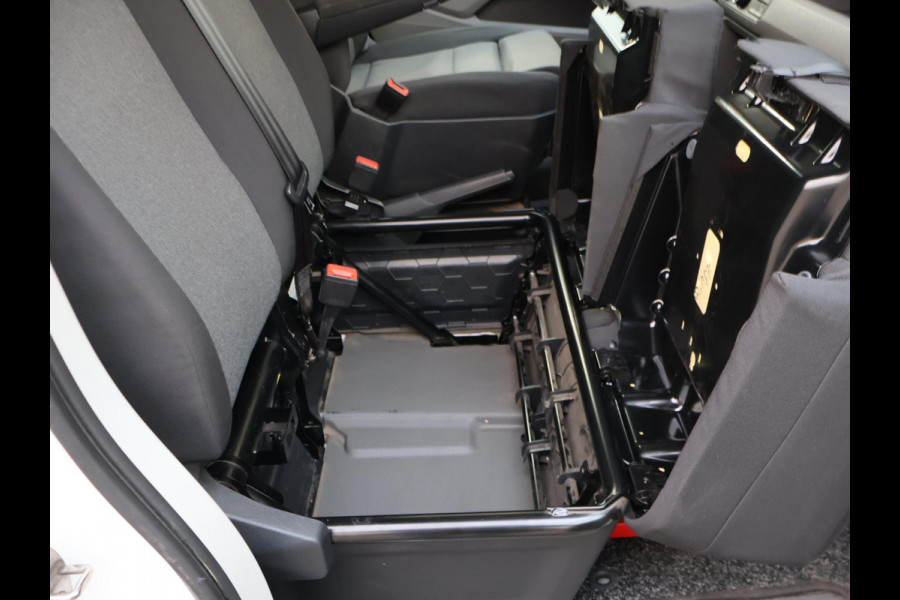 Volkswagen Crafter 35 2.0 TDI 140 PK L3H3 + WERKPLAATS INRICHTING + TREKHAAK 3000 KG | CAMERA | DAB | APPLE CARPLAY