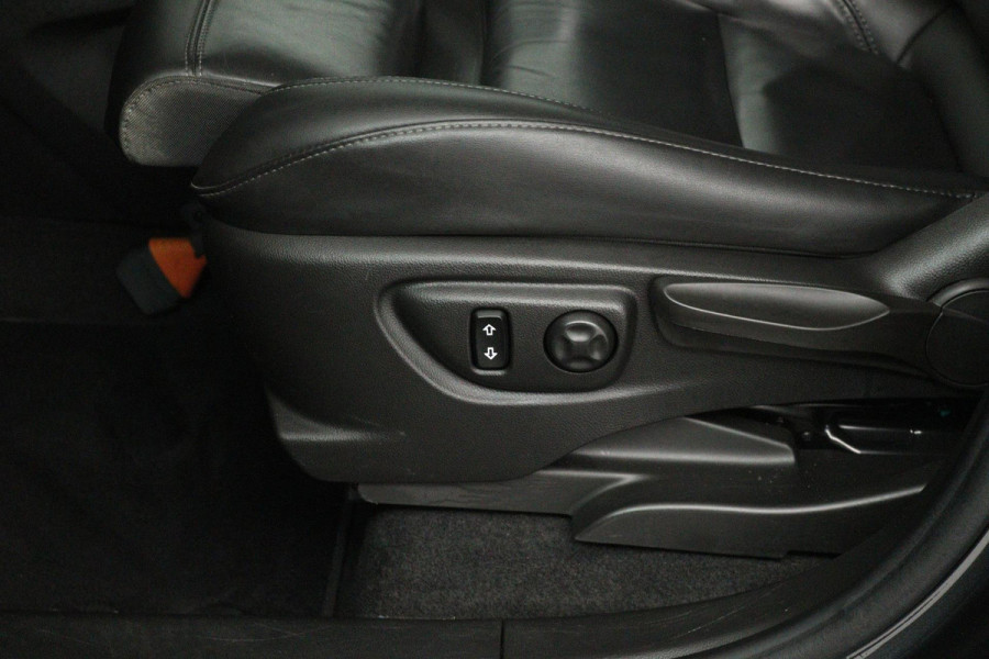 Opel Mokka X 1.4 Turbo Innovation (STOELVERWARMING, ACHTERUITRIJCAMERA, CRUISE CONTROL, PARKEERSENSOREN, NAVIGATIE)