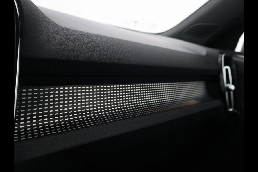 Volvo XC40 RECHARGE P8 AWD 408 PK *93% SOH* + AFN. TREKHAAK | APPLE CARPLAY | 19 INCH | DAB | GOOGLE MAPS