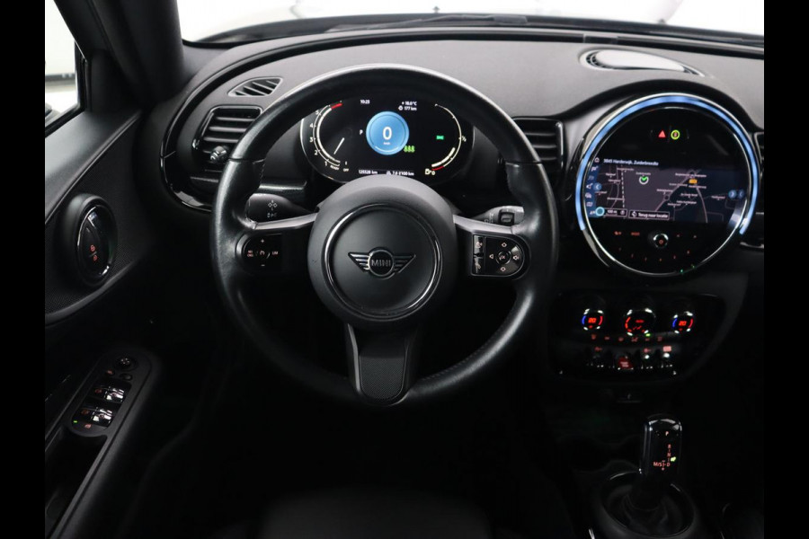 MINI Clubman 2.0 Cooper S | 192pk | Panoramadak | Leder | Trekhaak | Carplay | Navigatie | Parkeerhulp | Full LED | Verwarmde voorruit | Getint glas