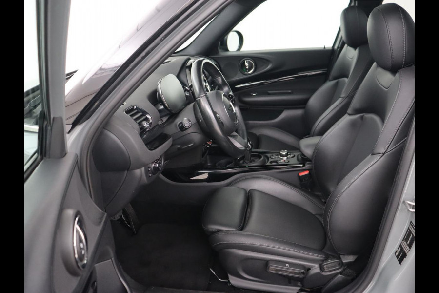 MINI Clubman 2.0 Cooper S | 192pk | Panoramadak | Leder | Trekhaak | Carplay | Navigatie | Parkeerhulp | Full LED | Verwarmde voorruit | Getint glas