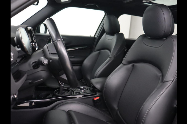 MINI Clubman 2.0 Cooper S | 192pk | Panoramadak | Leder | Trekhaak | Carplay | Navigatie | Parkeerhulp | Full LED | Verwarmde voorruit | Getint glas