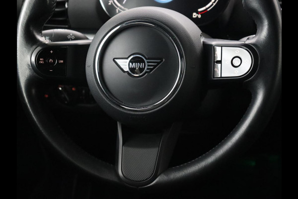 MINI Clubman 2.0 Cooper S | 192pk | Panoramadak | Leder | Trekhaak | Carplay | Navigatie | Parkeerhulp | Full LED | Verwarmde voorruit | Getint glas