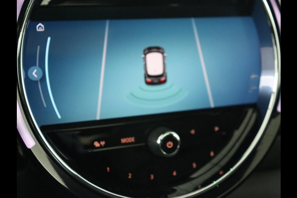 MINI Clubman 2.0 Cooper S | 192pk | Panoramadak | Leder | Trekhaak | Carplay | Navigatie | Parkeerhulp | Full LED | Verwarmde voorruit | Getint glas