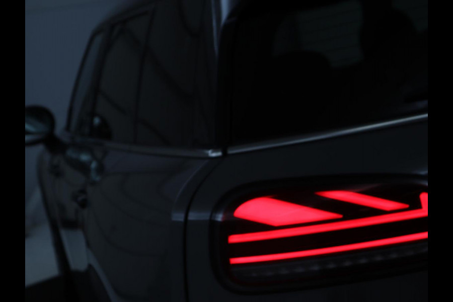 MINI Clubman 2.0 Cooper S | 192pk | Panoramadak | Leder | Trekhaak | Carplay | Navigatie | Parkeerhulp | Full LED | Verwarmde voorruit | Getint glas
