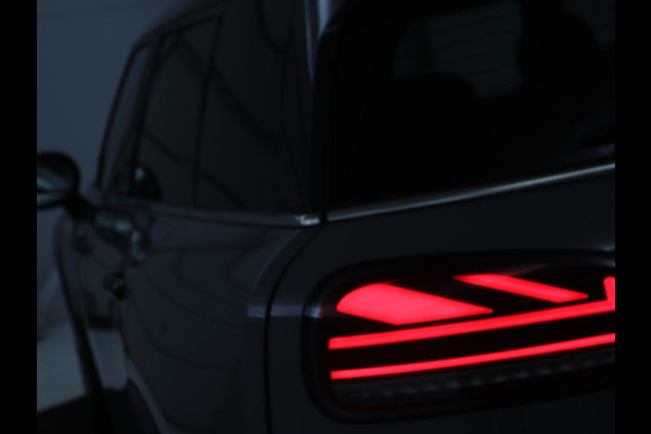 MINI Clubman 2.0 Cooper S | 192pk | Panoramadak | Leder | Trekhaak | Carplay | Navigatie | Parkeerhulp | Full LED | Verwarmde voorruit | Getint glas