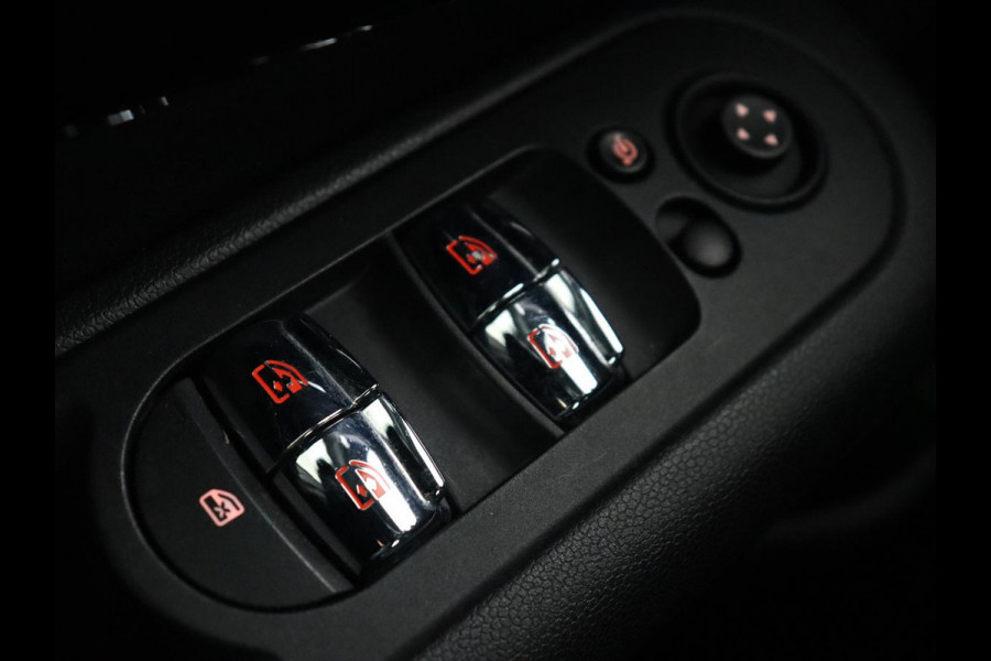 MINI Clubman 2.0 Cooper S | 192pk | Panoramadak | Leder | Trekhaak | Carplay | Navigatie | Parkeerhulp | Full LED | Verwarmde voorruit | Getint glas