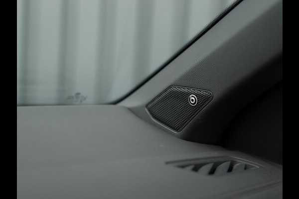 Volkswagen T-Roc 1.5 TSI R-Line Business | Beats | Panodak | IQ Light | Keyless | Side Assist | Elk. A-klep | Trekhaak afnb. | Prijs Rijklaar!!