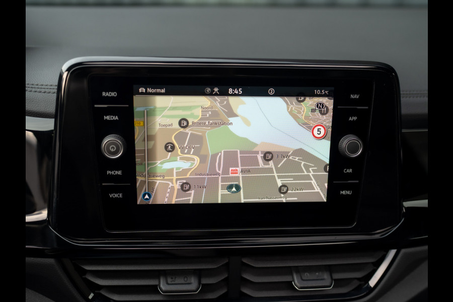 Volkswagen T-Roc 1.5 TSI R-Line Business | Beats | Panodak | IQ Light | Keyless | Side Assist | Elk. A-klep | Trekhaak afnb. | Prijs Rijklaar!!