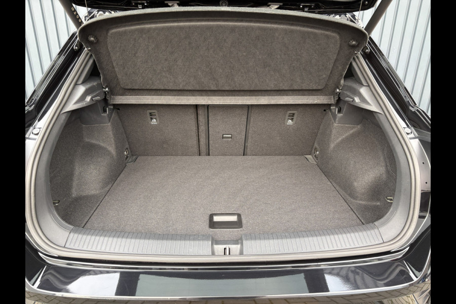 Volkswagen T-Roc 1.5 TSI R-Line Business | Beats | Panodak | IQ Light | Keyless | Side Assist | Elk. A-klep | Trekhaak afnb. | Prijs Rijklaar!!