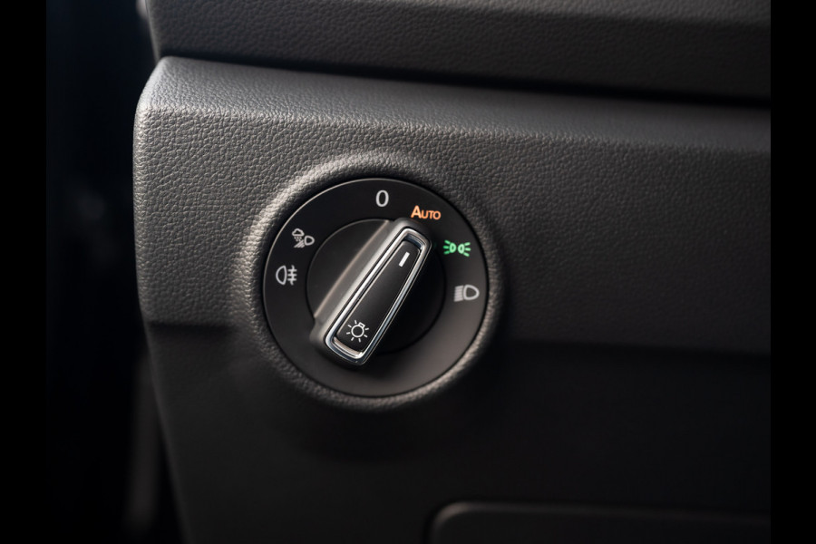 Volkswagen T-Roc 1.5 TSI R-Line Business | Beats | Panodak | IQ Light | Keyless | Side Assist | Elk. A-klep | Trekhaak afnb. | Prijs Rijklaar!!