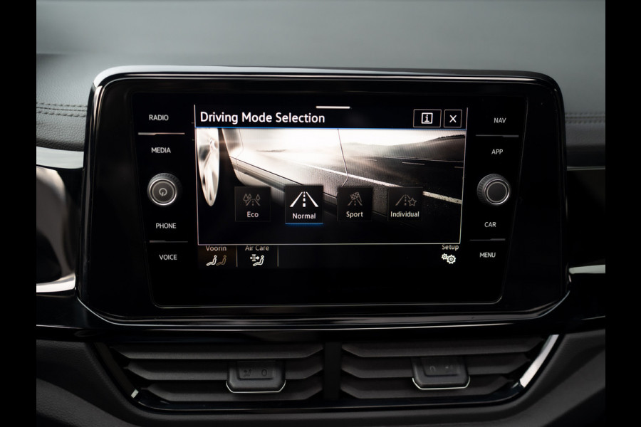 Volkswagen T-Roc 1.5 TSI R-Line Business | Beats | Panodak | IQ Light | Keyless | Side Assist | Elk. A-klep | Trekhaak afnb. | Prijs Rijklaar!!