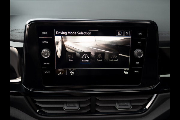 Volkswagen T-Roc 1.5 TSI R-Line Business | Beats | Panodak | IQ Light | Keyless | Side Assist | Elk. A-klep | Trekhaak afnb. | Prijs Rijklaar!!