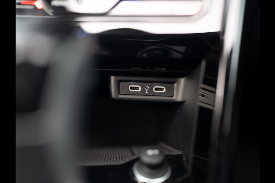 Volkswagen T-Roc 1.5 TSI R-Line Business | Beats | Panodak | IQ Light | Keyless | Side Assist | Elk. A-klep | Trekhaak afnb. | Prijs Rijklaar!!