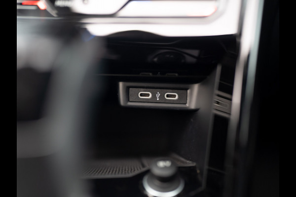 Volkswagen T-Roc 1.5 TSI R-Line Business | Beats | Panodak | IQ Light | Keyless | Side Assist | Elk. A-klep | Trekhaak afnb. | Prijs Rijklaar!!