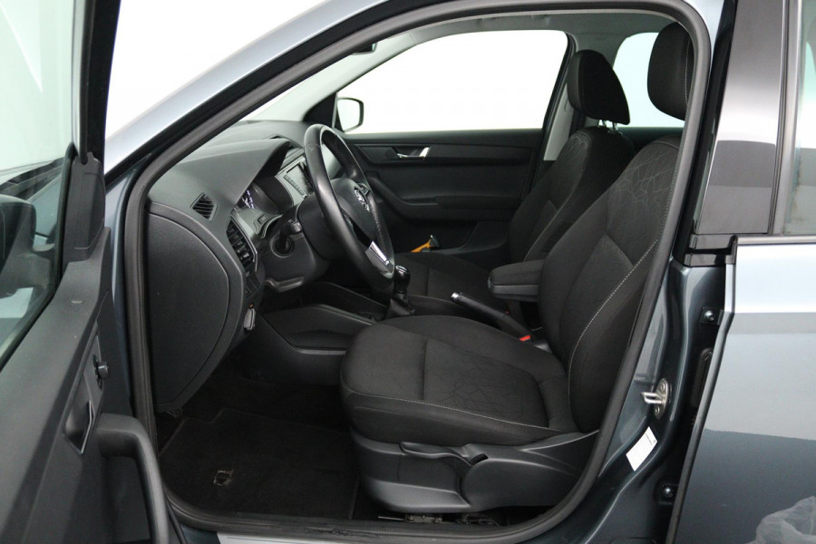 Škoda Fabia Combi 1.0 TSI Clever (TREKHAAK, SENSOREN, NAVIGATIE, STOELVERWARMING, CRUISE CONTROL)