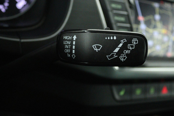 Škoda Fabia Combi 1.0 TSI Clever (TREKHAAK, SENSOREN, NAVIGATIE, STOELVERWARMING, CRUISE CONTROL)