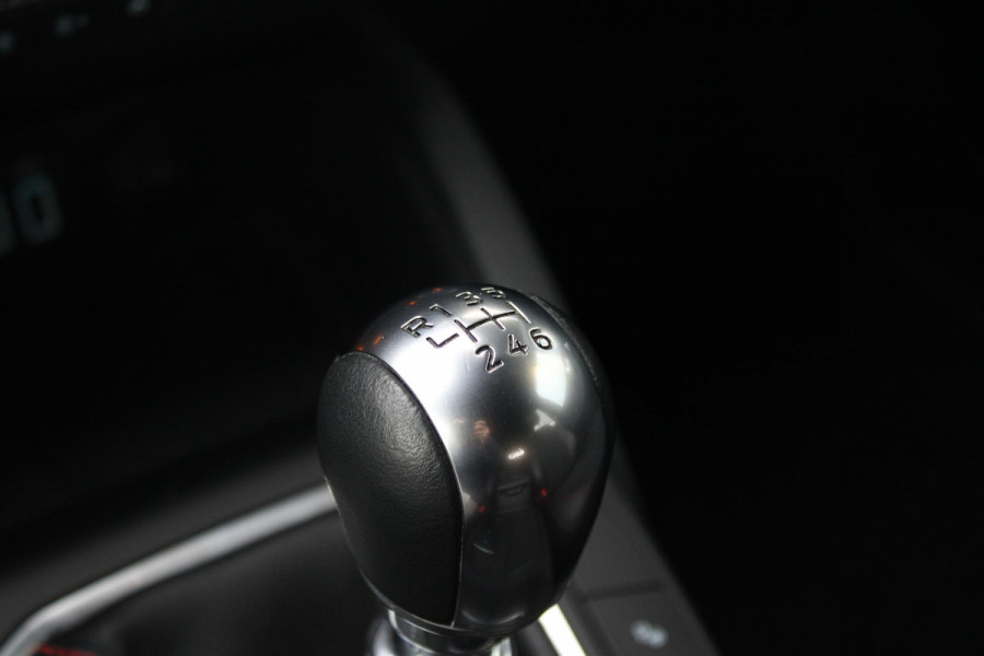 Ford Kuga 1.5 EcoBoost ST-Line X | Stoel + Stuurverwarming | Adaptive Cruise Control | Climate Control | Navigatie | 19'' Lichtmetalen Velgen |