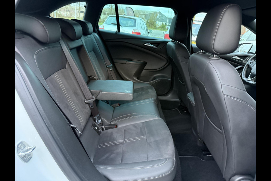 Opel Astra Sports Tourer 1.2 Ultimate 2e Eigenaar,Navi,Clima,Camera,Cruise,PDC V+A,N.A.P,Dealer Onderhouden,6 Bak,146pk,APK tot 04-2026