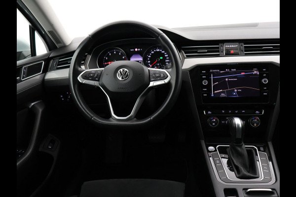 Volkswagen Passat Variant 1.5 TSI 150 PK DSG AUT. + WEGKL. TREKHAAK | 19 INCH LMV | ADAPTIVE CRUISE | APPLE CARPLAY | LED
