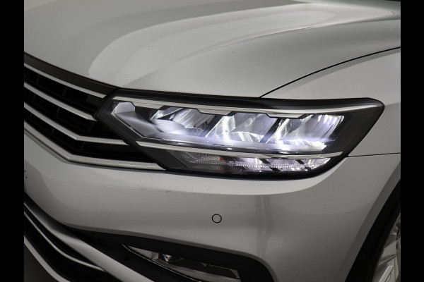 Volkswagen Passat Variant 1.5 TSI 150 PK DSG AUT. + WEGKL. TREKHAAK | 19 INCH LMV | ADAPTIVE CRUISE | APPLE CARPLAY | LED