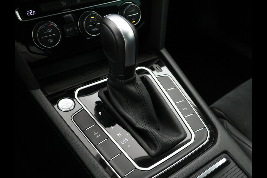 Volkswagen Passat Variant 1.5 TSI 150 PK DSG AUT. + WEGKL. TREKHAAK | 19 INCH LMV | ADAPTIVE CRUISE | APPLE CARPLAY | LED