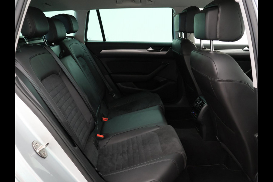 Volkswagen Passat Variant 1.5 TSI 150 PK DSG AUT. + WEGKL. TREKHAAK | 19 INCH LMV | ADAPTIVE CRUISE | APPLE CARPLAY | LED