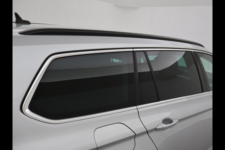 Volkswagen Passat Variant 1.5 TSI 150 PK DSG AUT. + WEGKL. TREKHAAK | 19 INCH LMV | ADAPTIVE CRUISE | APPLE CARPLAY | LED