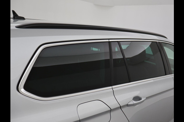 Volkswagen Passat Variant 1.5 TSI 150 PK DSG AUT. + WEGKL. TREKHAAK | 19 INCH LMV | ADAPTIVE CRUISE | APPLE CARPLAY | LED